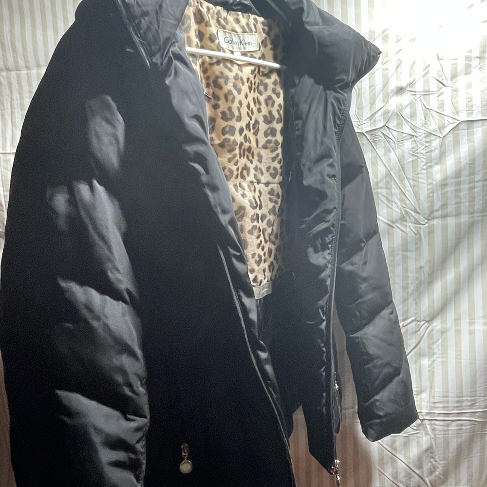 Calvin Klein Women's Black Puffer Coat with Leopard Lining - Picture 2 of 8